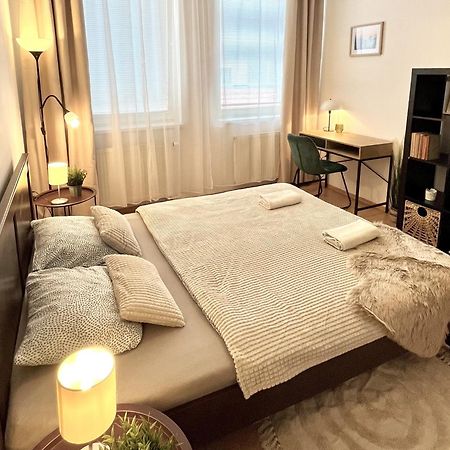 Apartment Tina - Old Town, Ac, Free Private Parking Bratislava Extérieur photo