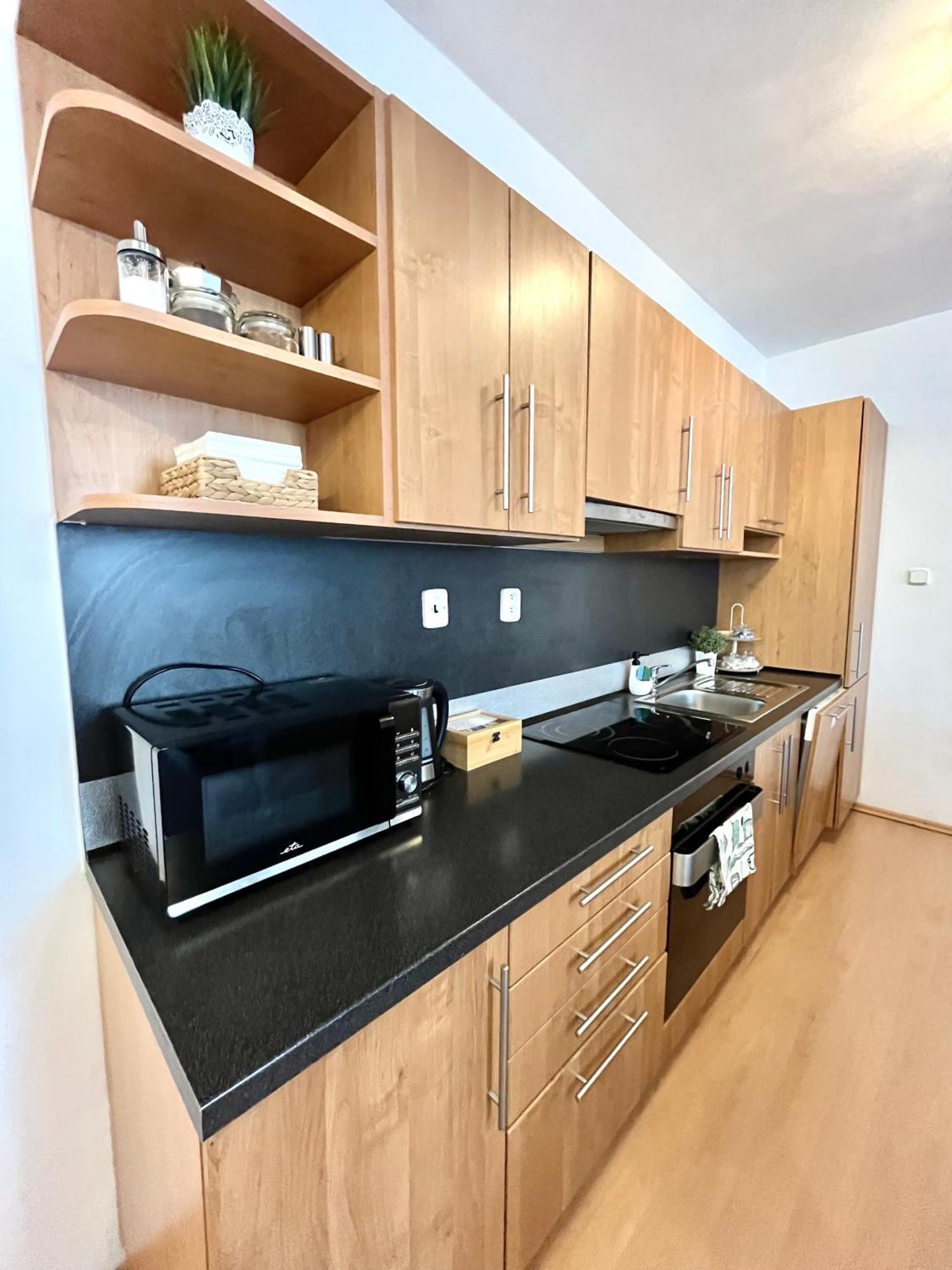 Apartment Tina - Old Town, Ac, Free Private Parking Bratislava Extérieur photo