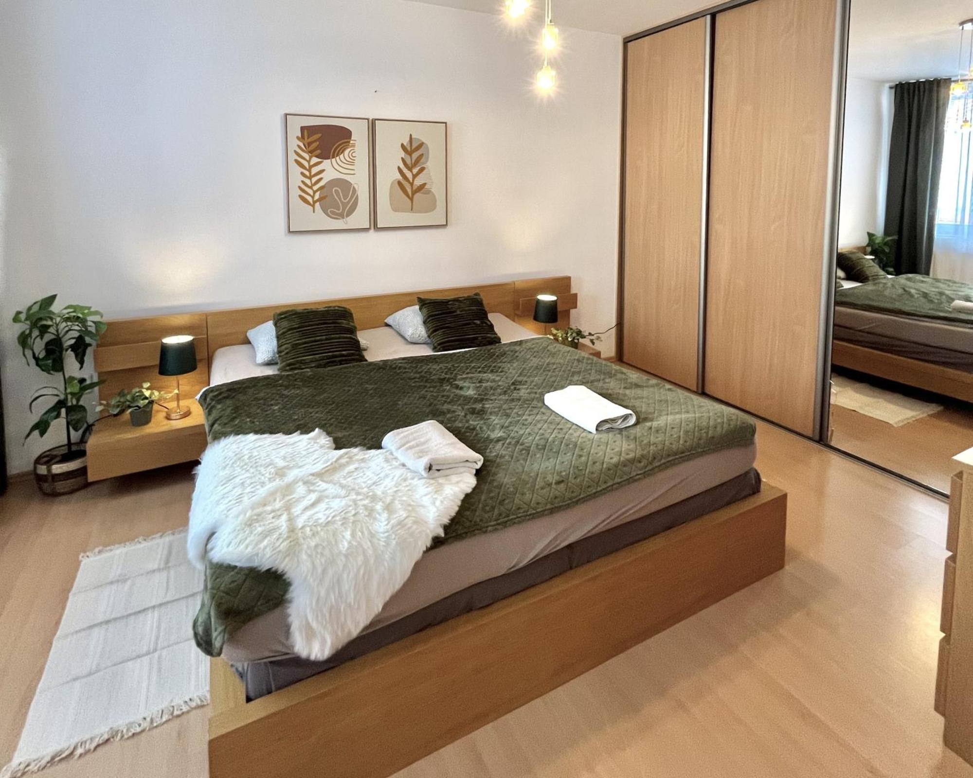Apartment Tina - Old Town, Ac, Free Private Parking Bratislava Extérieur photo