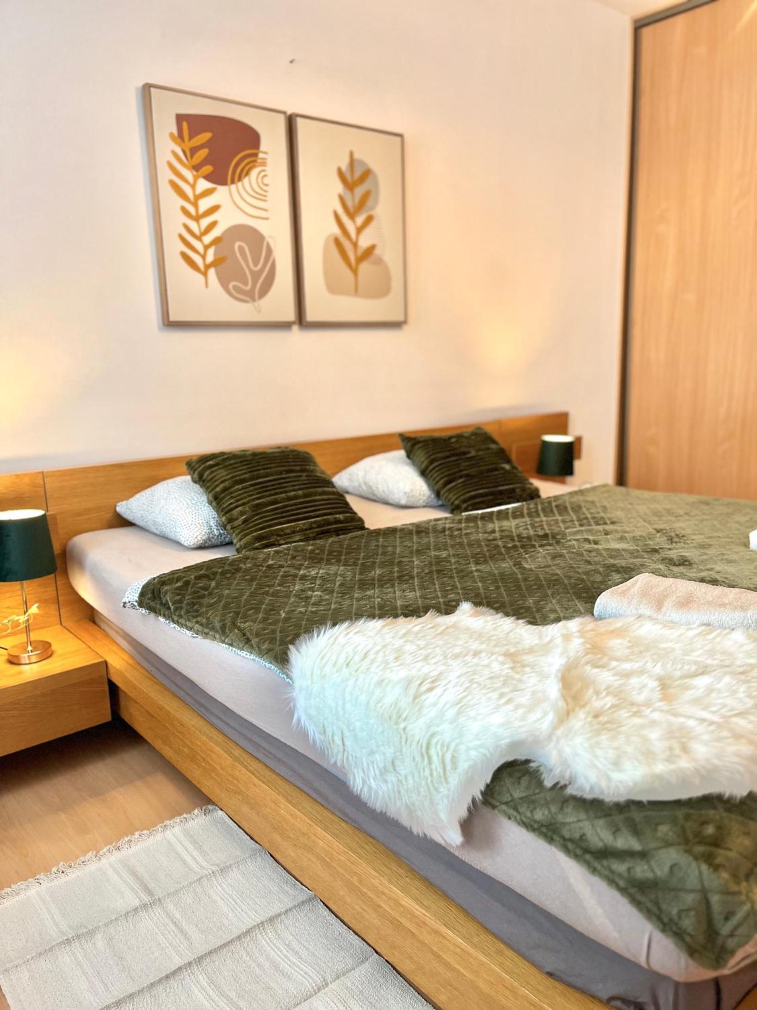 Apartment Tina - Old Town, Ac, Free Private Parking Bratislava Extérieur photo