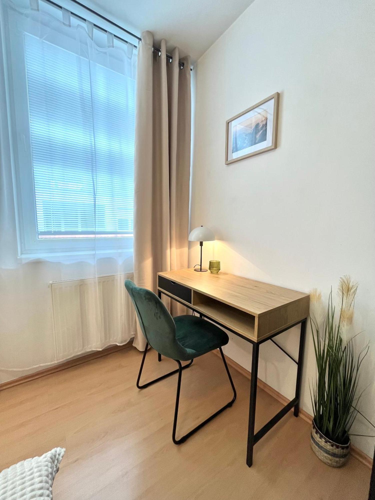 Apartment Tina - Old Town, Ac, Free Private Parking Bratislava Extérieur photo