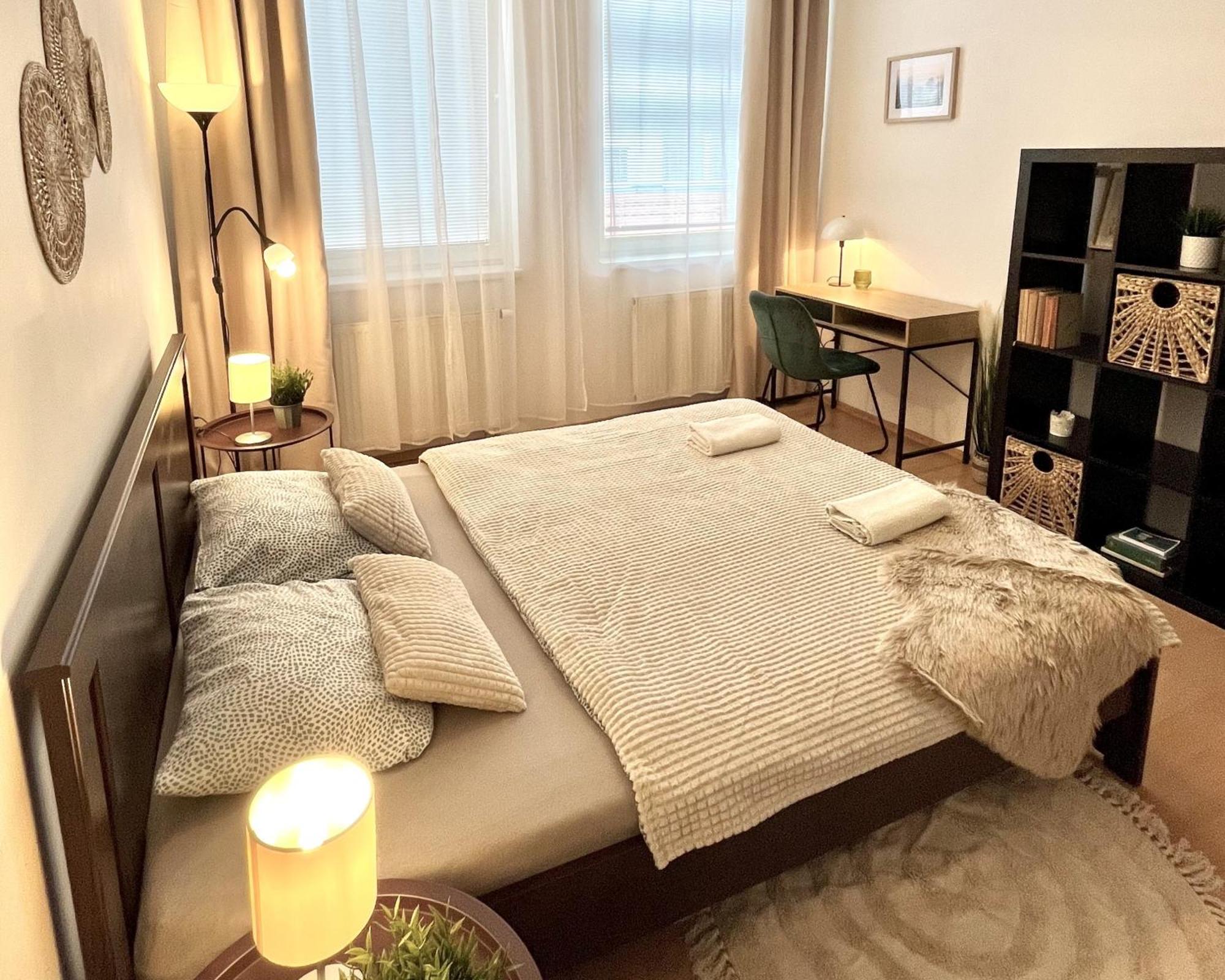 Apartment Tina - Old Town, Ac, Free Private Parking Bratislava Extérieur photo